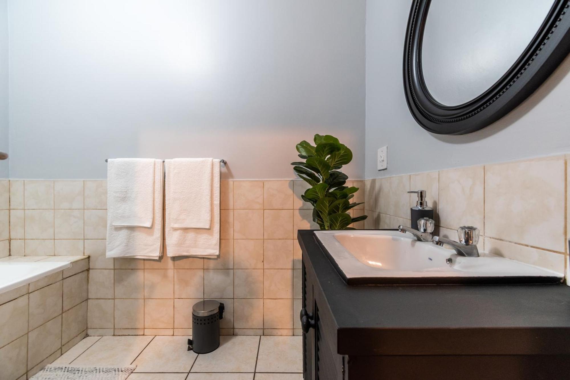 ケープタウンThe Square 135- Studio With Free Parking, Pool & Gym Accessアパートメント エクステリア 写真